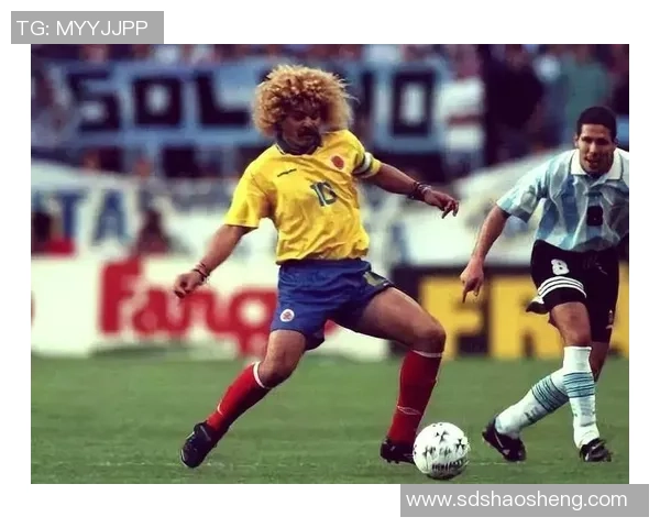 个性发型与足球梦想交织的女孩们展现青春活力与无限可能